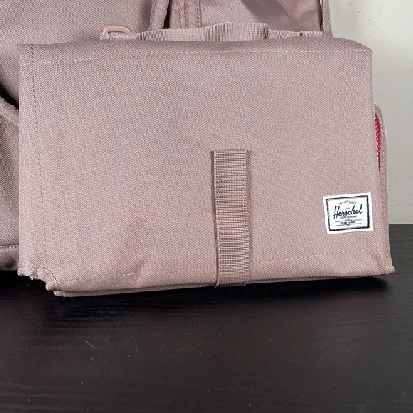 The Herschel Diaper/ Tote Bag Ash Rose with additional insert - Picture 4 of 7